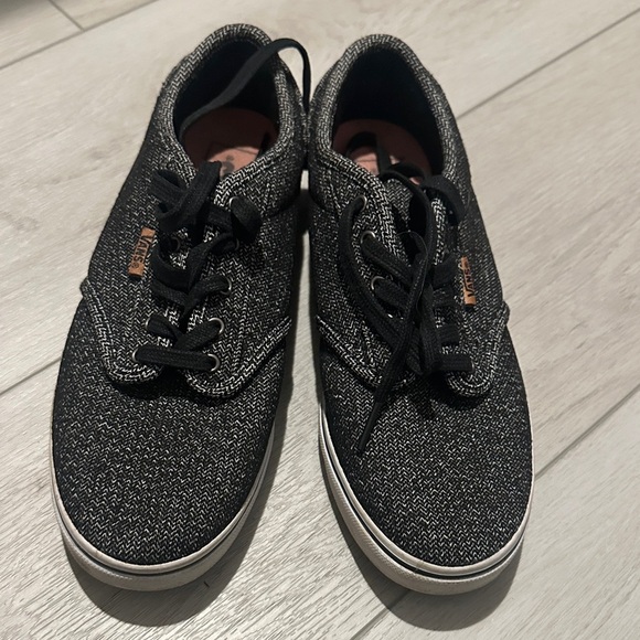 VANS - Picture 2 of 3